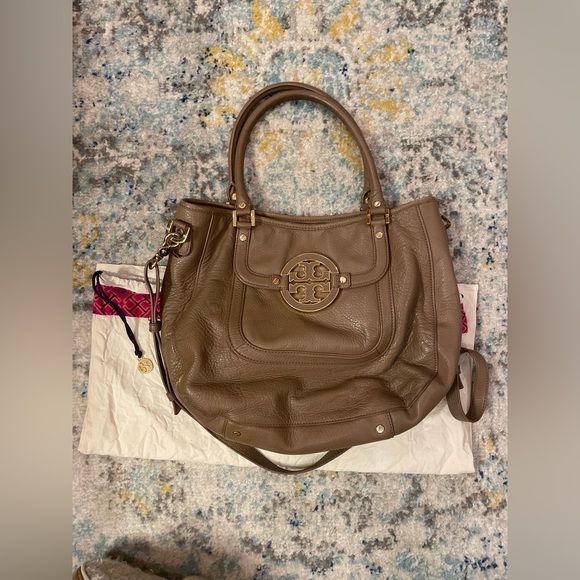 Tory Burch Purse Amanda Hobo Cross Body in Tan/Gold & protective bag - Picture 8 of 11